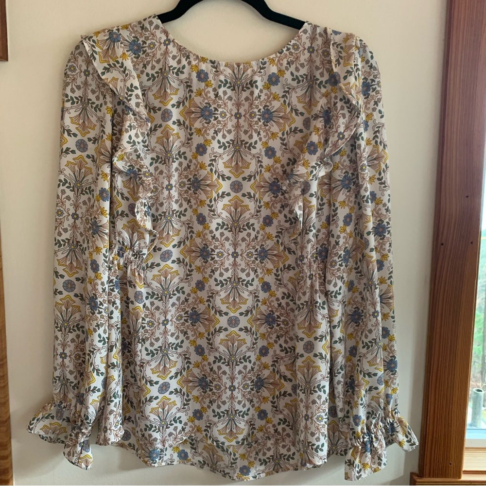 ⭐️ 3 for $20 ⭐️ LOFT Floral Blouse with Ruffle Detail
